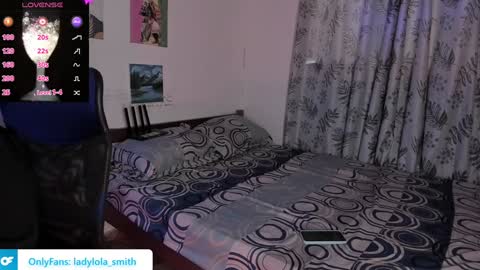 lolaasmith_21 online show from 01/06/25, 10:15