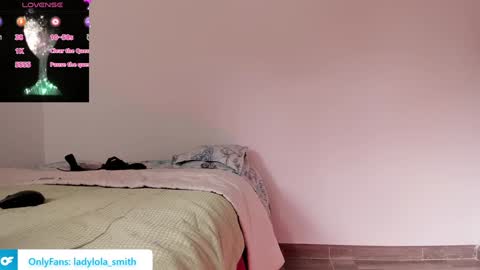 lolaasmith_21 online show from 02/03/25, 12:25