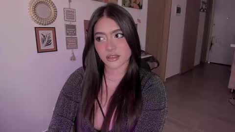 lolaasmith_21 online show from 10/24/25, 07:10