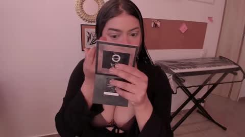 lolaasmith_21 online show from 11/01/25, 09:06