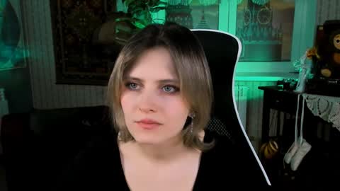 Snapshot of lolaasmus chatting on 01/10/25, 02:23 I consider myself the god Loki but life just calls me LOL online show from 01/10/25, 02:23