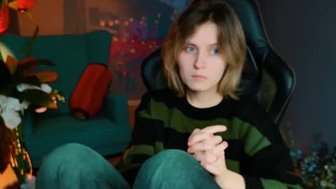 Snapshot of lolaasmus chatting on 02/21/25, 01:22 I consider myself the god Loki but life just calls me LOL online show from 02/21/25, 01:22