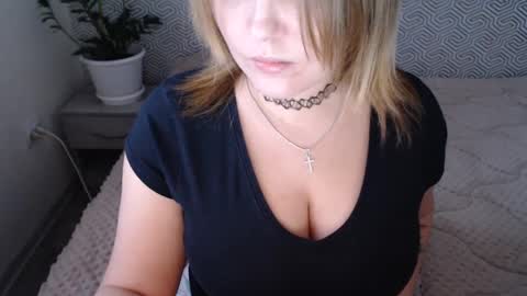 Snapshot of lolamyr chatting on 01/06/25, 10:35 kiss online show from 01/06/25, 10:35