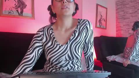 Snapshot of lolaxxxperiience chatting on 10/11/25, 11:31 Lola online show from 10/11/25, 11:31