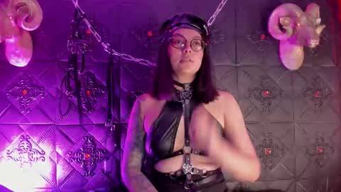 Lola online show from 11/08/25, 11:43