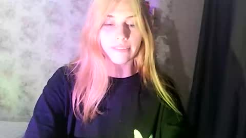 Snapshot of lollalakiss chatting on 09/23/25, 02:20 LollaLaKiss online show from 09/23/25, 02:20