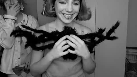 Christine online show from 11/22/25, 11:04