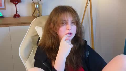 Mona online show from 10/16/25, 03:46