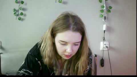 Snapshot of lollylol11 chatting on 12/17/24, 05:29 Lilly online show from 12/17/24, 05:29