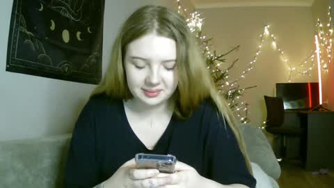 Snapshot of lollylol11 chatting on 01/11/25, 07:16 Lilly online show from 01/11/25, 07:16