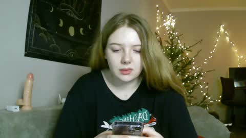 Snapshot of lollylol11 chatting on 01/11/25, 10:18 Lilly online show from 01/11/25, 10:18