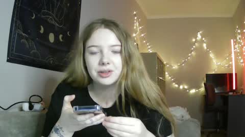 Snapshot of lollylol11 chatting on 01/15/25, 05:05 Lilly online show from 01/15/25, 05:05