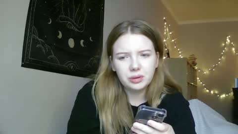 Snapshot of lollylol11 chatting on 01/23/25, 12:52 Lilly online show from 01/23/25, 12:52