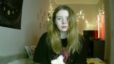 Snapshot of lollylol11 chatting on 01/23/25, 06:56 Lilly online show from 01/23/25, 06:56
