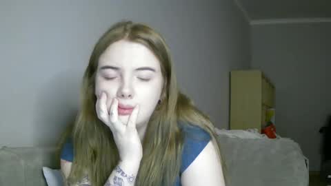 Snapshot of lollylol11 chatting on 01/29/25, 07:53 Lilly online show from 01/29/25, 07:53