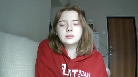 Snapshot of lollylol11 chatting on 02/07/25, 01:32 Lilly online show from 02/07/25, 01:32