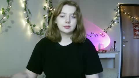 Snapshot of lollylol11 chatting on 02/16/25, 02:43 Lilly online show from 02/16/25, 02:43