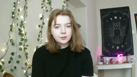 Snapshot of lollylol11 chatting on 02/18/25, 12:28 Lilly online show from 02/18/25, 12:28