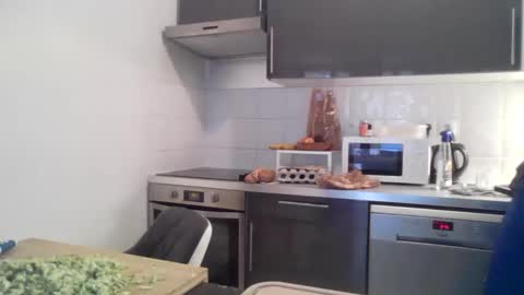 Snapshot of lolo3064 chatting on 10/19/25, 10:49 lolo3064 online show from 10/19/25, 10:49