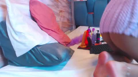 lolypo61700 online show from 02/16/25, 11:05