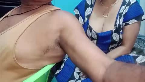 Snapshot of longsexji chatting on 10/29/25, 06:09 Shy Housewife online show from 10/29/25, 06:09