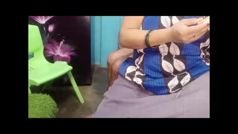 Snapshot of longsexji chatting on 11/01/25, 06:21 Shy Housewife online show from 11/01/25, 06:21