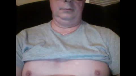 Snapshot of look823 chatting on 12/24/24, 02:21 look823 online show from 12/24/24, 02:21
