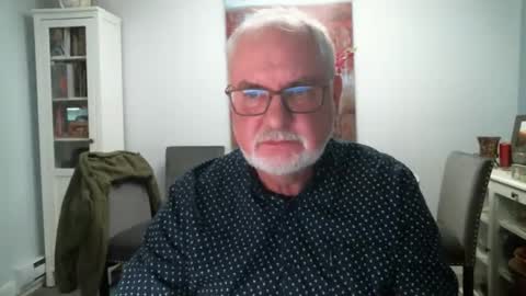 Snapshot of loop102 chatting on 10/25/25, 01:24 loop102 online show from 10/25/25, 01:24