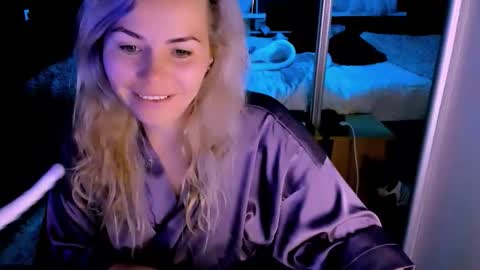 Lora online show from 10/08/25, 02:42