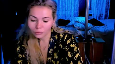 Lora online show from 10/27/25, 02:37