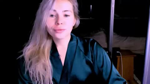 Lora online show from 11/05/25, 02:55