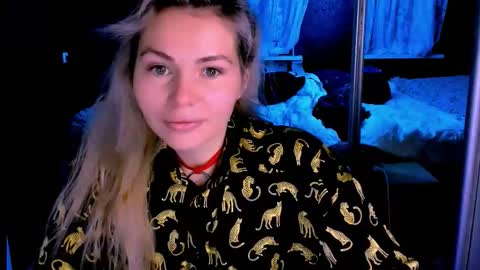 Lora online show from 11/10/25, 02:10