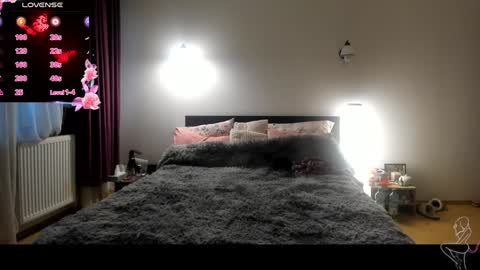 Lora online show from 12/03/24, 01:43