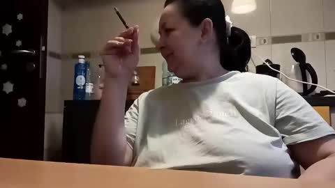 Lora online show from 12/06/24, 11:11