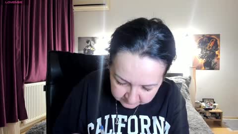 Lora online show from 12/31/24, 03:42