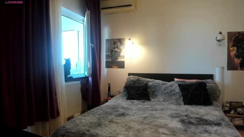 Lora online show from 01/27/25, 11:22