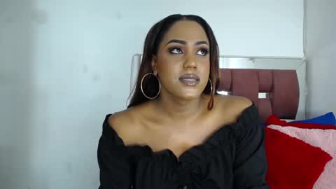 Loraine online show from 10/29/25, 09:05