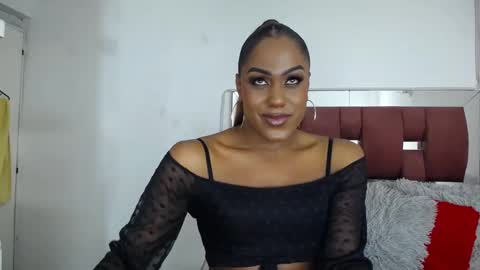 Loraine online show from 11/17/25, 08:36