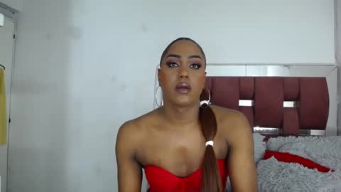 Loraine online show from 11/19/25, 09:26