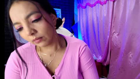 Snapshot of loren_44tits chatting on 12/06/24, 10:41 Loren online show from 12/06/24, 10:41
