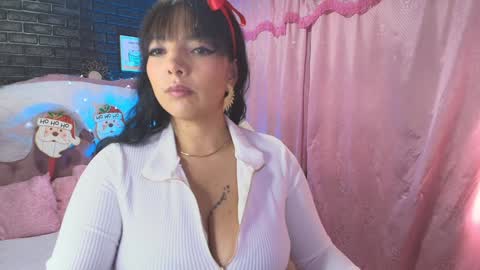 Snapshot of loren_44tits chatting on 01/02/25, 09:50 Loren online show from 01/02/25, 09:50