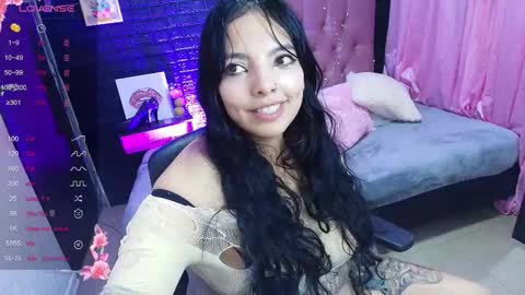 Snapshot of loren_44tits chatting on 09/19/25, 02:57 Loren online show from 09/19/25, 02:57