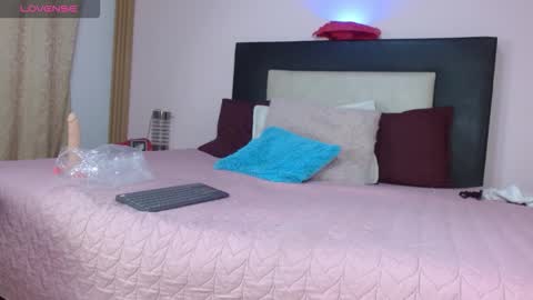 Snapshot of lorenajoness chatting on 11/16/25, 02:44 Lorena online show from 11/16/25, 02:44