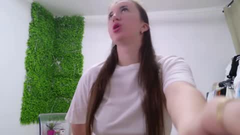 Amelia online show from 02/17/25, 08:04