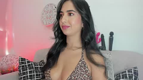 Snapshot of lorens_martin chatting on 01/15/25, 04:21 L O R E N online show from 01/15/25, 04:21