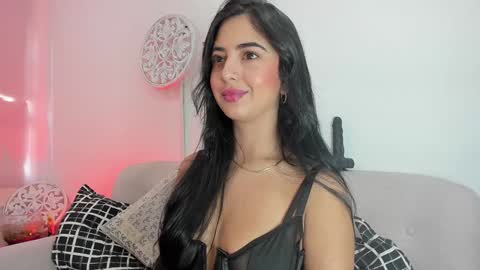 Snapshot of lorens_martin chatting on 02/01/25, 01:30 L O R E N online show from 02/01/25, 01:30