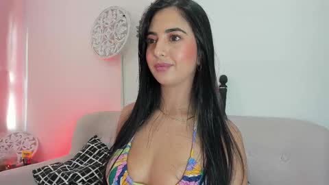 Snapshot of lorens_martin chatting on 02/09/25, 05:01 L O R E N online show from 02/09/25, 05:01