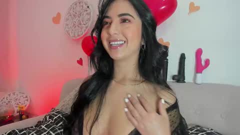 Snapshot of lorens_martin chatting on 02/16/25, 10:10 L O R E N online show from 02/16/25, 10:10