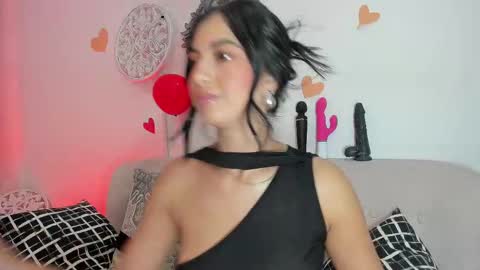 Snapshot of lorens_martin chatting on 02/21/25, 10:28 L O R E N online show from 02/21/25, 10:28