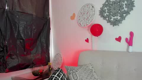 Snapshot of lorens_martin chatting on 02/25/25, 01:28 L O R E N online show from 02/25/25, 01:28